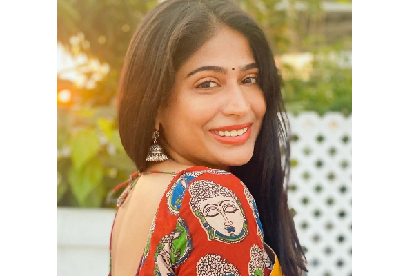 பெண் ரசிகையை தாறு மாறாக கிழித்து தொங்க விட்ட விஜயலட்சுமி...! | Actress Vijayalakshmi Viral Post