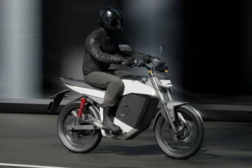 Ola-வின் முதல் எலக்ட்ரிக் மோட்டார்சைக்கிள் Roadster X வெளியீடு