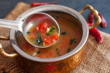 உணவில் ரசம் சேர்த்து கொள்வதால் என்னவெல்லாம் நடக்கும் தெரியுமா?