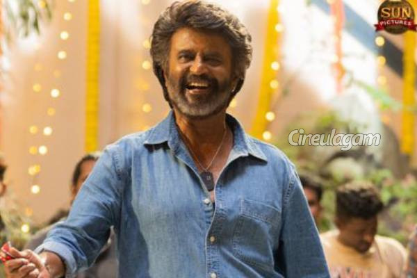 ப்ரீ புக்கிங்கிலேயே வசூல் வேட்டையை தொடங்கிய ரஜினியின் கூலி... ஆரம்பமே அதிரடி தான் | Rajinikanth Coolie Pre Booking Full Details