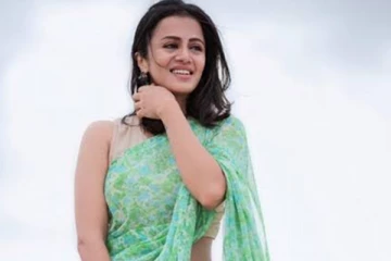 ஹீரோயினுக்கே டப் கொடுக்கும் VJ அஞ்சனா போட்டோஷுட்