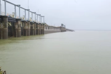 நீரில் மூழ்கிய கிளிநொச்சி A-35 நெடுஞ்சாலை ; மீட்பு பணிகளில் ஈடுபடாத அரசு