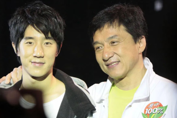 ரூ. 3000 கோடி சொத்துக்களை தானமாக வழங்கிய ஜாக்கி சான்.. மகன் சொன்ன அந்த வார்த்தை | Jackie Chan Talk About His Son