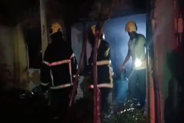 அடுக்குமாடி குடியிருப்புத் தொகுதி திடீர் தீப்பரவல் ; ஒருவர் உயிரிழப்பு