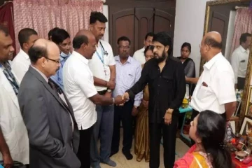 படுத்த படுக்கையாக பிரபல இயக்குனரின் மனைவி... சிகிச்சையளிக்க உறுதியளித்த தமிழக அரசு