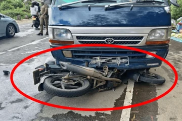 நானு ஓயாவில் விபத்து; மோட்டார் சைக்கிள் மீது ஏறிய வான்