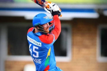 சிக்ஸர் மழை பொழிந்த வீரர்! 30 பந்தில் 74 ரன் விளாசல்