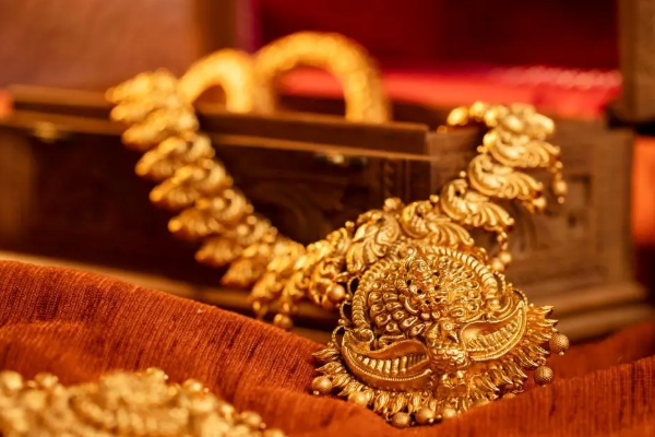 தங்க விலை அதிகரிப்பால் நகைப்பிரியர்கள் கவலை! | Jewelers Worried About The Rise In Gold Prices