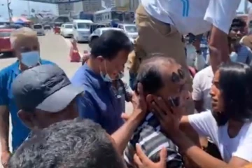 ගෝල්ෆේස් විරෝධතාවය උණුසුම් වෙයි..! "ගෝඨා ඕන - මහින්ද ඔයා අපේ" ලෙස කියමින් තවත් පිරිසක් කඩා වදි..නවතම දර්ශන මෙන්න...(VIDEO)