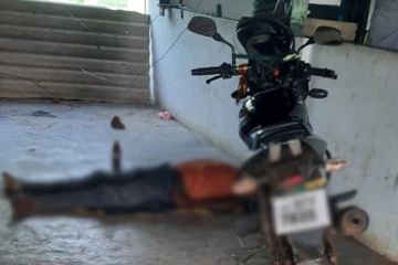கிளிநொச்சியில் ஆண் ஒருவரின் சடலம் மீட்பு (Photos)