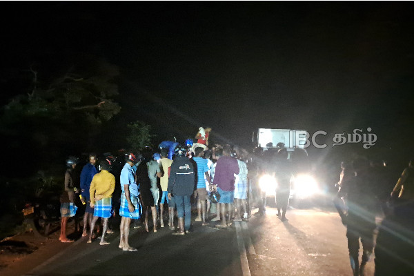 பாலத்தின் கீழ் விழுந்து காணாமல் போனவர் சடலமாக மீட்பு | Man Falls Under A 35 Bridge In Paranthan