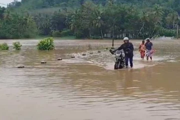 දිස්ත්‍රික්ක 20කට අයහපත් කාලගුණයේ දැවැන්ත ප්‍රහාරයක් - නිවාස 1,400කට වැඩි ප්‍රමාණයකට හානි DMC අලුත්ම තොරතුරු මෙන්න