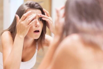 முகத்துக்கு மஞ்சள் தடவும்போது நீங்க செய்யும் இந்த தவறு ஆபத்தை ஏற்படுத்தும்! ஜாக்கிரதை