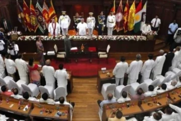 ඊයේ දිවුරපු ඇමතිවරු අතරින් කවුරුත් නොදන්න කතාවක් එළියට එයි..