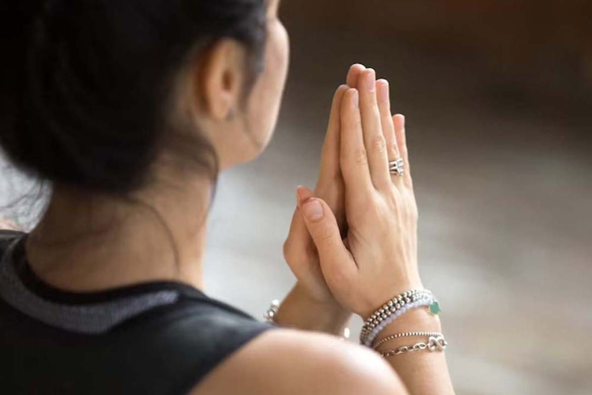 கோவிலில் தவறியும் இந்த இடங்களில் விழுந்து வணங்க கூடாதாம்.. ஏன் தெரியுமா? | Mistakes We Shouldnt Do In Temple While Worship