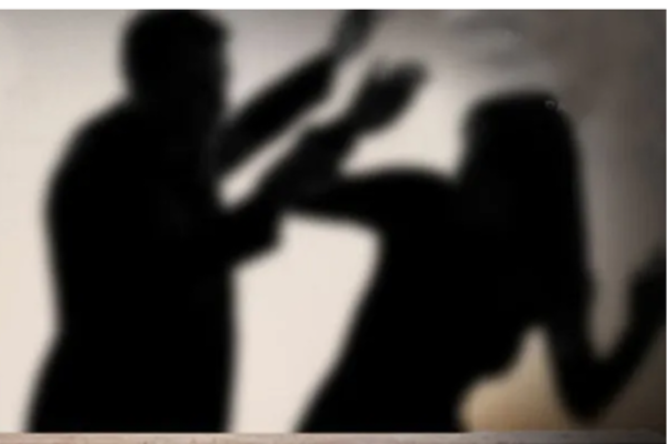 நண்பர்கள் முன்..மனைவியை கடித்து கொடூர செயலில் ஈடுபட்ட ராணுவ வீரர்! | Army Person Forces Wife Naked In Front Of Friends