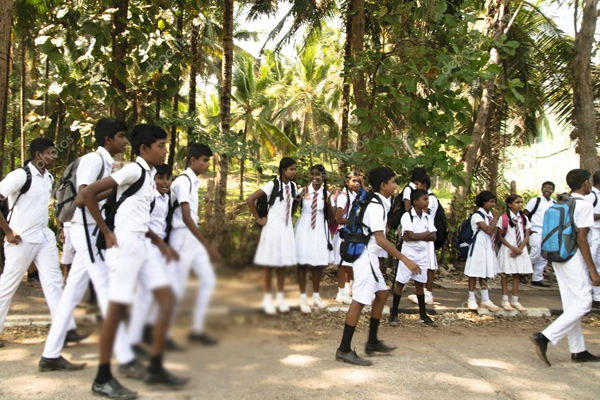 பாடசாலை செல்வதற்கு தயங்கும் மாணவர்கள்;காரணத்தை வெளியிட்ட ஆசிரியர்கள் | Students Who Hesitate To Go To School