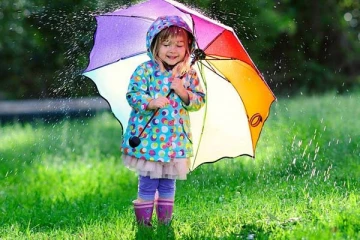 குழந்தைகளை வைத்திருப்பவரா நீங்கள்? மழைக்காலங்களில் நோயிலிருந்து தப்பிக்க இதை முதல்ல செய்ங்க