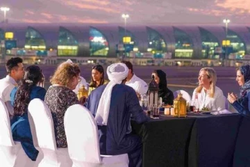 வித்தியாசமான இப்தார் நிகழ்ச்சி; விமான ஓடுபாதையில் நோம்பு திறப்பு - எங்கு நடந்தது?