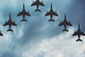 விமானங்களில் இருந்து தப்பித்து எதிரிப் பகுதிக்குள் விழும் விமானிகள் ஏன் தாக்கப்படுவதில்லை?