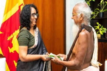 மக்களின் நிலங்களை தடைகளின்றி வழங்க ஆதிவாசிகளின் தலைவர் கோரிக்கை