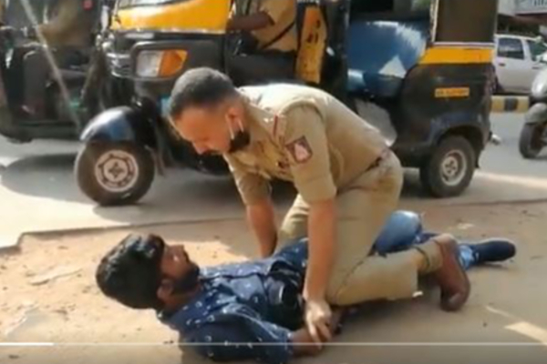 செல் ஃபோனை திருடி சென்ற நபரை டிராஃபிக்கில் துறத்தி, பாய்ந்து பிடித்த காவலர் ; வைரல் வீடியோ பதிவு - தமிழ்நாடு