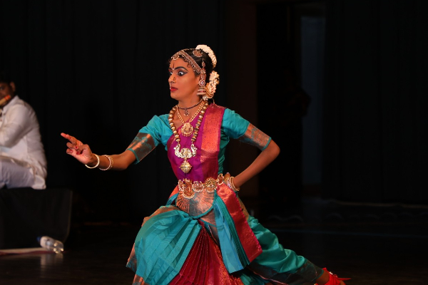 அரங்கு நிறை மக்களோடு யாழில் பரத அரங்கேற்றம் | Abinaya S Bharata Performance Jaffna