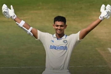 டெஸ்டில் சிக்ஸர் அடித்து சதம்! 179 ரன்கள் குவித்து சாதனைப்பட்டியலில் இணைந்த ஜெய்ஸ்வால்