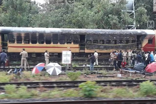 passanger-train-fire-accident-in-kerala passanger-train-fire-accident-in-kerala