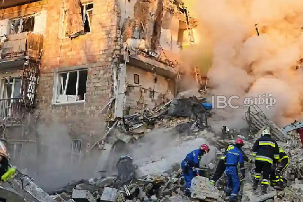 உக்ரைன் மீது ரஷ்யா வான்வழித் தாக்குதல் – 21 பேர் பலி! | Russian Airstrike On Ukraine 21 Killed