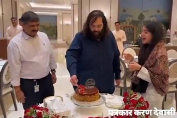 லட்சம் கோடி சொத்து மதிப்பு!! ஊழியரின் பிறந்தநாளை கொண்டாடிய அனந்த் அம்பானி - ராதிகா..