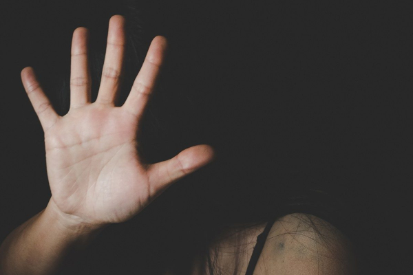 15 வயது சிறுமியை சீரழித்த தாயின் இரண்டாவது கணவன் | Stepfather Assaults 15 Year Old Girl 15 வயது சிறுமியை சீரழித்த தாயின் இரண்டாவது கணவன் | Stepfather Assaults 15 Year Old Girl