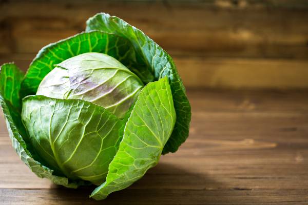 இந்த காய்கறிகளை எப்போதும் சமைக்காம சாப்பிடவே கூடாதாம் | These Vegetables Should Never Be Eaten Uncooked