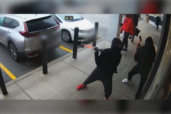 ஒன்டாரியோவில் இடம்பெற்ற பாரிய கொள்ளைச் சம்பவங்களுடன் தொடர்புடைய 13 பேர் கைது | Project Wrangler York Regional Police