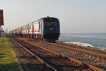 திடீரென தீப் பிடித்த புகையிரதத்தால் பரபரப்பு