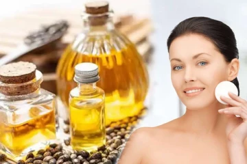 சருமத்திற்கு அழகை அள்ளிக்கொடுக்கும் விளக்கெண்ணெய்: இனிமேல் பியூட்டி பார்லர் போக வேண்டியதே இல்லை!