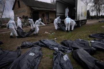 உக்ரைன் தலைநகரை சுற்றி 900 பொதுமக்கள் கொன்று குவிப்பு: ரஷ்யா தீவிரம்