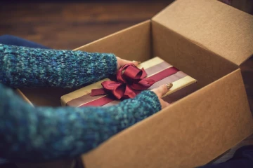 வெளிநாட்டு பரிசு பொருளால்  10 லட்சத்து 85 ஆயிரம் ரூபாயை இழந்த பெண்!