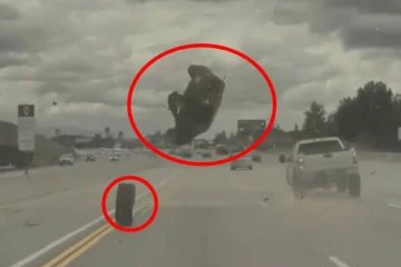 திடீரென வானில் தூக்கி வீசப்பட்ட கார்..!உயிருடன் வெளியேறிய ஓட்டுநர்: வீடியோ