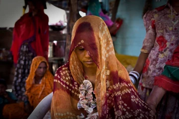 14 வயதிலேயே பாலியல் தொழில்; அண்னன், அப்பா தான் ஏஜெண்ட் - அதிர்ச்சி பின்னணி!