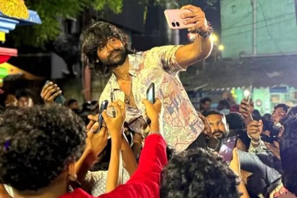 Red card வாங்கி வெளியே வந்த கம்ருதீன் என்ன ஜாலியா இருக்கார் பாருங்க | After Bigg Boss 9 Kamurudin Fans Meet