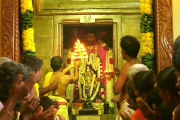 கோவிலுக்கு சென்று வீடு திரும்பிய பிறகு இந்த 4 விஷயங்கள் மட்டும் செய்யாதீர்கள்