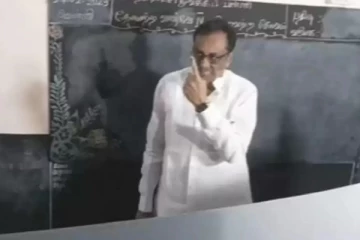 ஈரோடு இடைத்தேர்தல் - காங்கிரஸ் வேட்பாளர் ஈ.வி.கே.எஸ் இளங்கோவன் வாக்களித்தார்