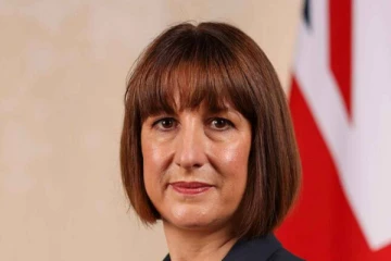 பிரித்தானியாவில் பணக்காரர்களைக் குறிவைக்கும் சேன்சலர்