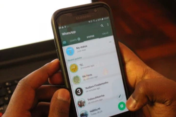 Whatsapp Status-ல் வரும் வீடியோ, புகைப்படங்களை டவுன்லோட் செய்வது எப்படி?