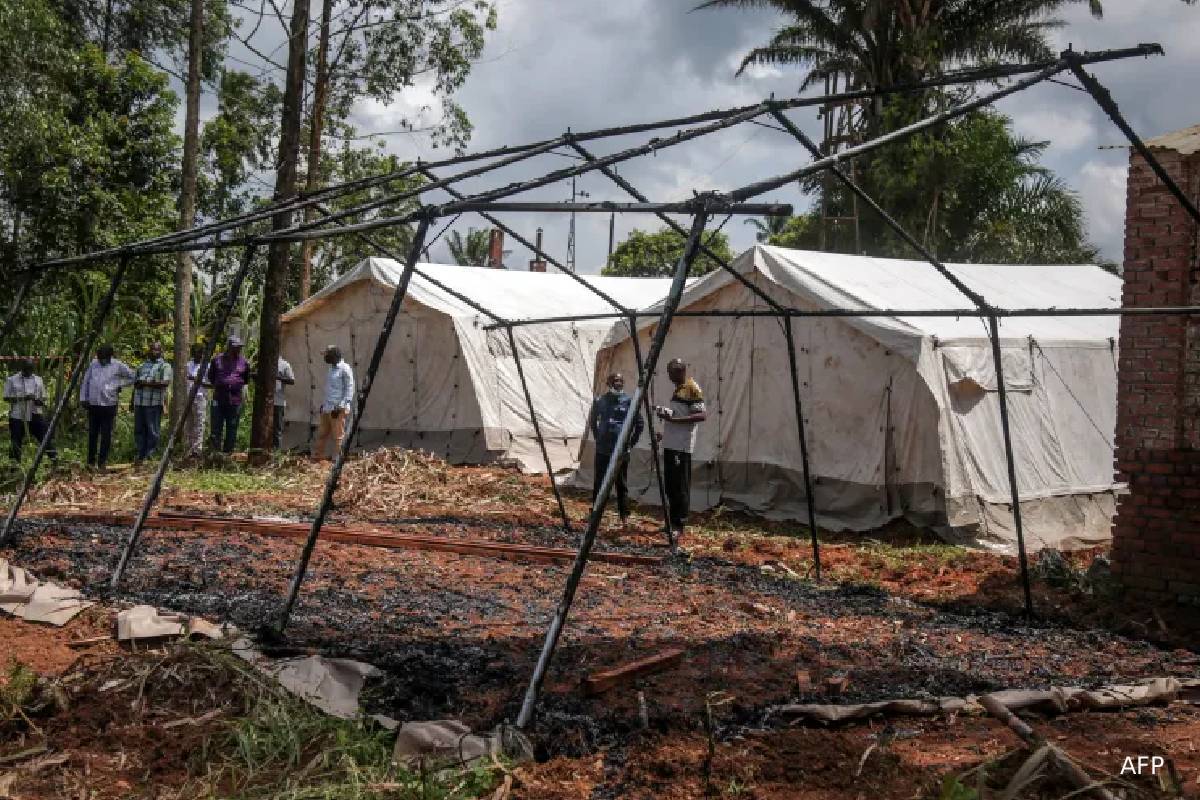 எபோலா தொற்றுடன் மருத்துவமனையில் இருந்து தப்பிய 18 பேர் | 18 Ebola Patients Missing எபோலா தொற்றுடன் மருத்துவமனையில் இருந்து தப்பிய 18 பேர் | 18 Ebola Patients Missing