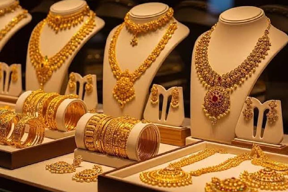 4 நாட்களாகச் சரிந்த தங்க விலை - இன்றைய நிலவரம் இதோ! | Today October 16Th 2026 Gold And Silver 4 நாட்களாகச் சரிந்த தங்க விலை - இன்றைய நிலவரம் இதோ! | Today October 16Th 2026 Gold And Silver