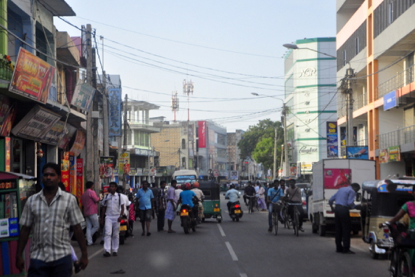 உயிரைப் பணயம் வைத்து நகரும் யாழ்.மத்தியின் போக்குவரத்து - ஐபிசி தமிழ்
