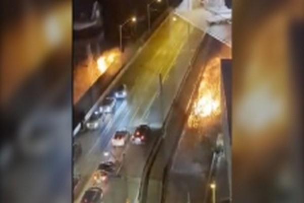 கனடாவில் பாலமொன்றில் வெடிப்புச் சம்பவம் | Explosion Spotted Under Bathurst Street Bridge