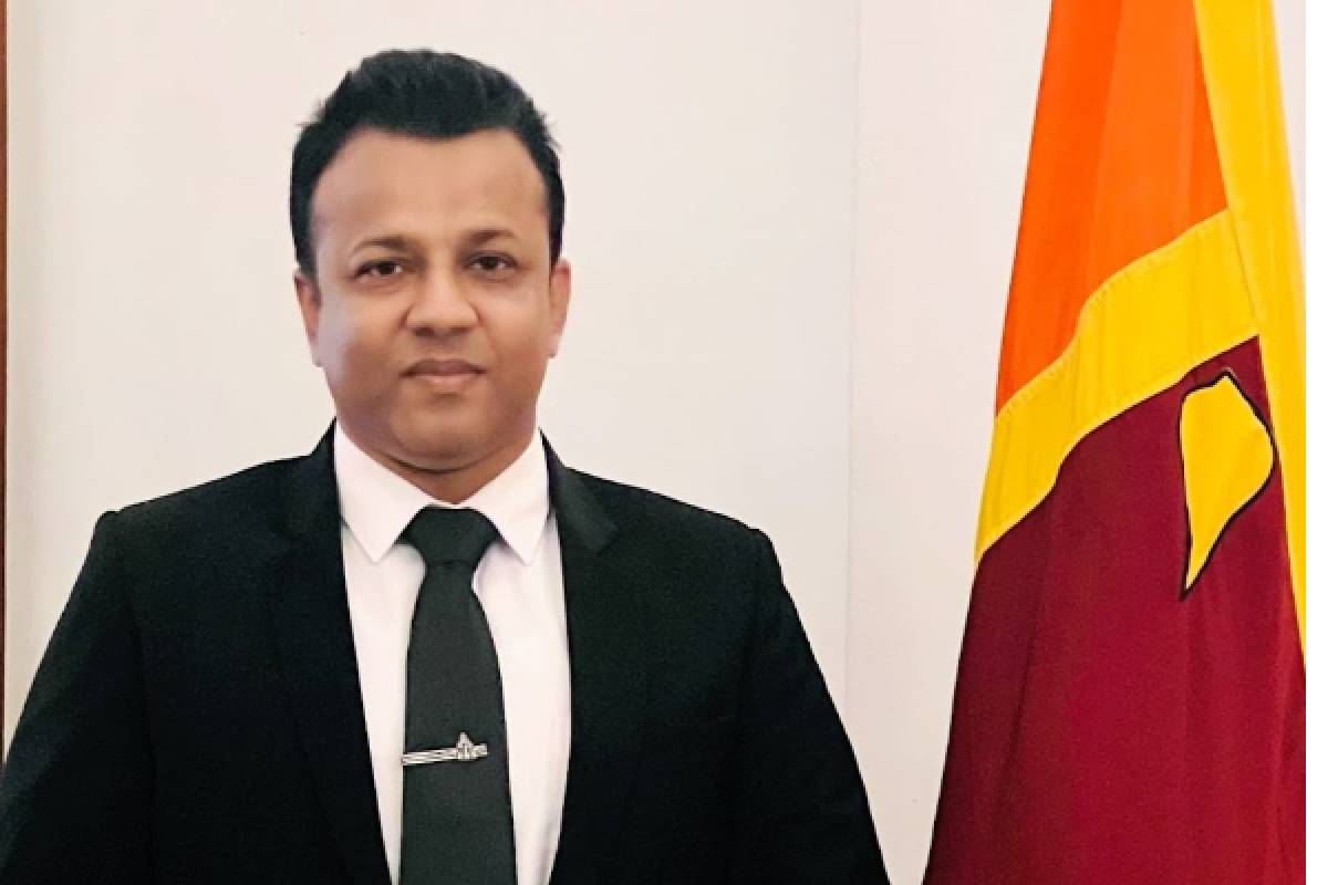 19 ஆம் திகதி நாடு திரும்புவதாக அறிவித்த ஷிராந்தி இன்னமும் வந்து சேரவில்லை | Shiranthi Singapore Has Not Yet Arrived